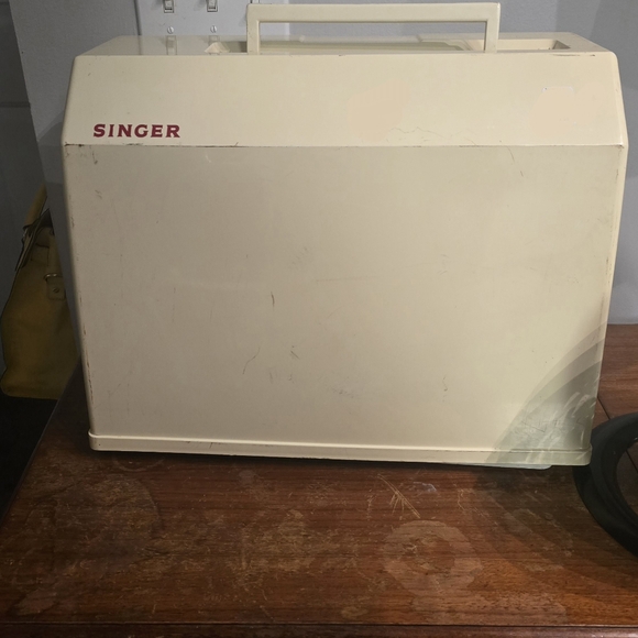 Vintage Singer 6233 Sewing Machine w/ Case, REFURBISHED and RESTORED - Picture 8 of 8